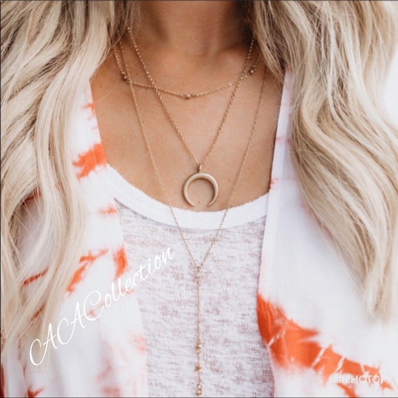 Dainty Layered necklace crescent moon pendant gold - Picture 2 of 3